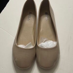 Soda Women's Beige Loafers